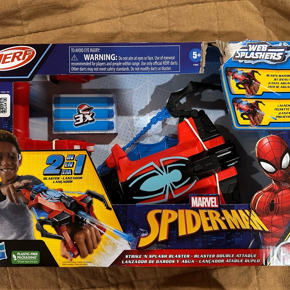 Nerf Spider-Man Strike 'N Splash Blaster - Red and Blue